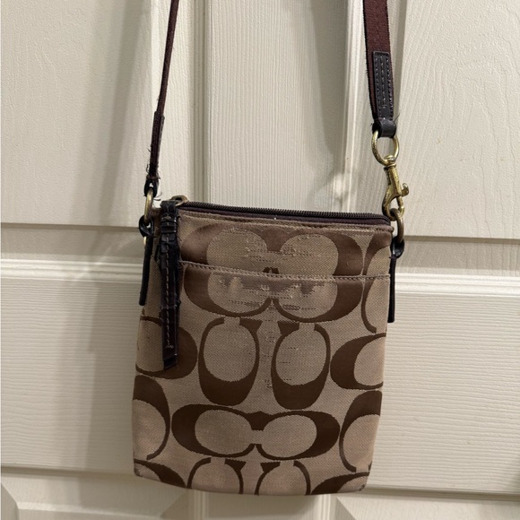 Coach monogram crossbody purse - Picture 4 of 5